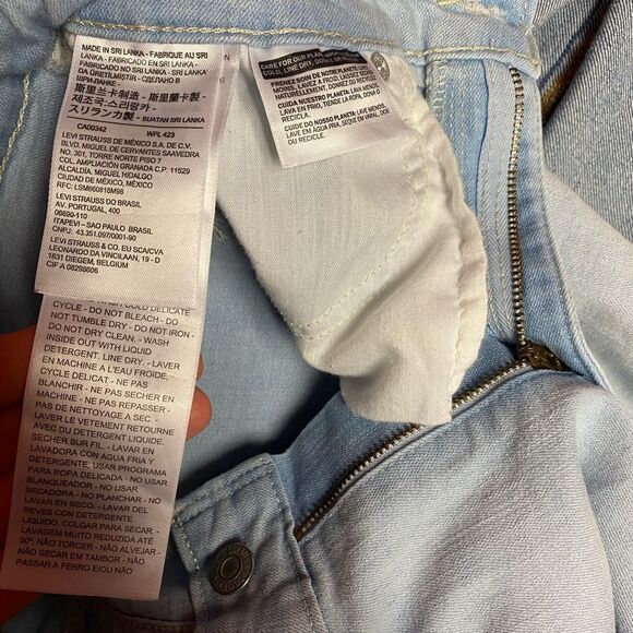 ⭐️HOST PICK⭐️ Levi’s Skinny Ankle Jeans - Picture 5 of 7